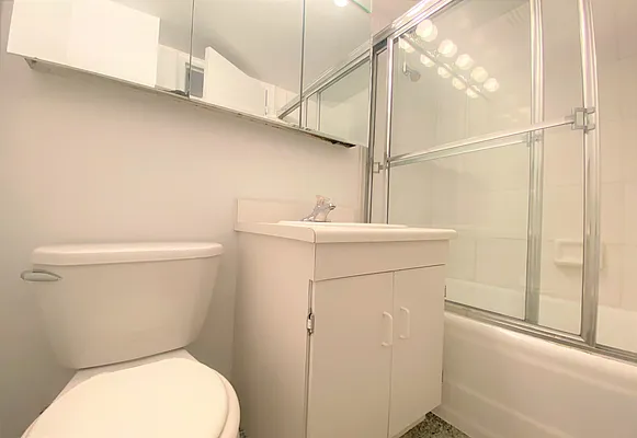 Rented by Manhattan Realty Group | media 10