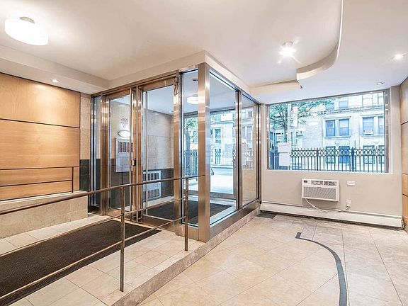 3rd image of 330 W 45th St APT 2K