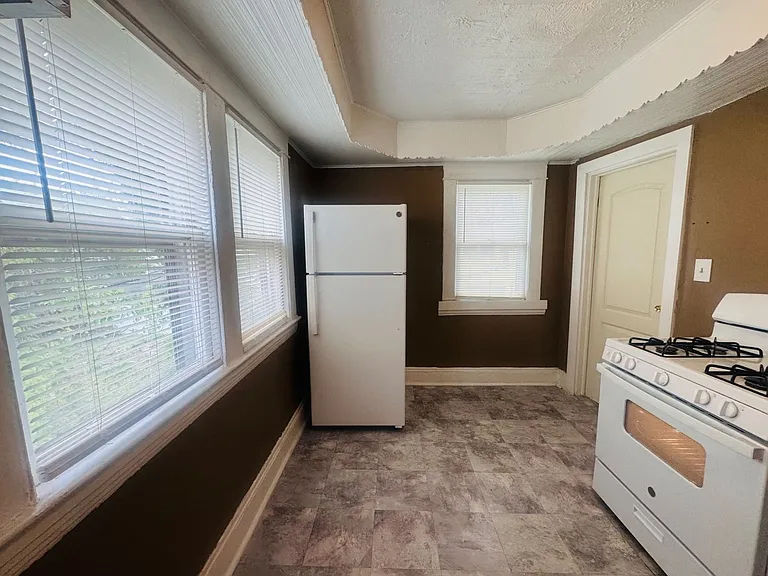 1056 E 99 ST. Cleveland, OH 44108 — Photo 24