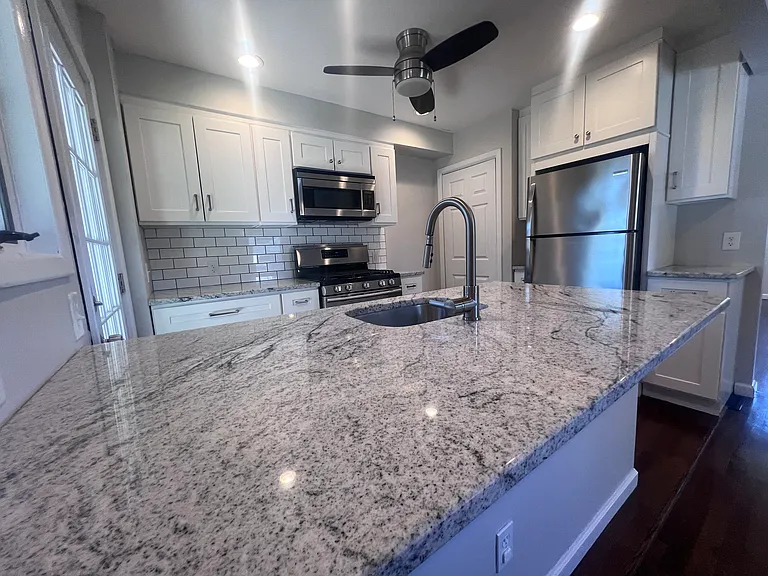 228 Windsor Ave — Photo 15