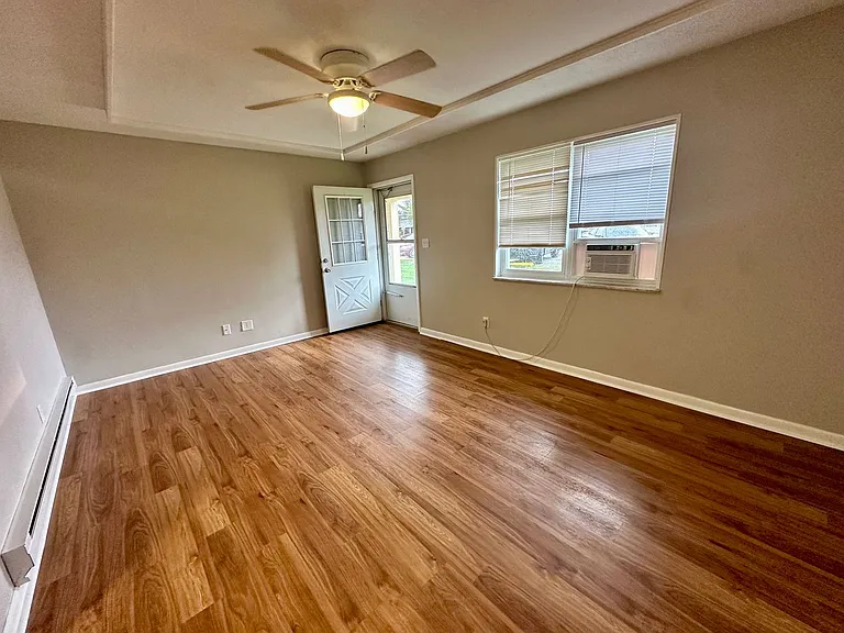 1102 N Benjamin St — Photo 2