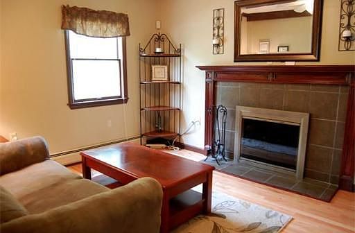 4th image of 121 Essex St