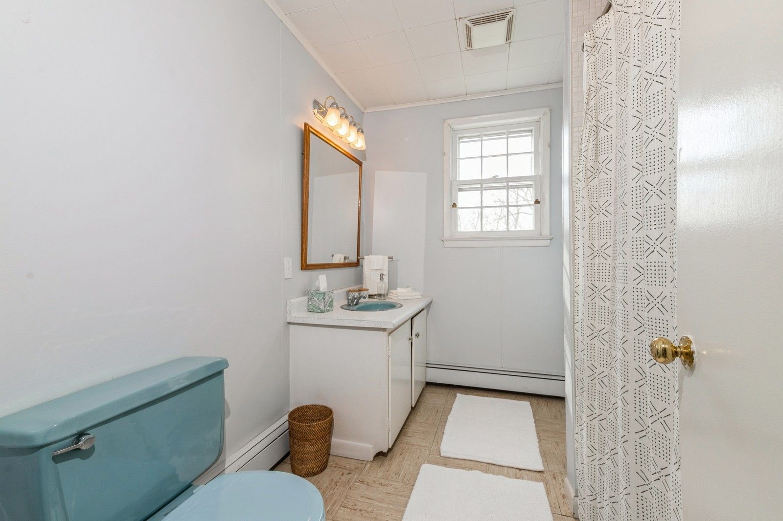  2nd floor bath