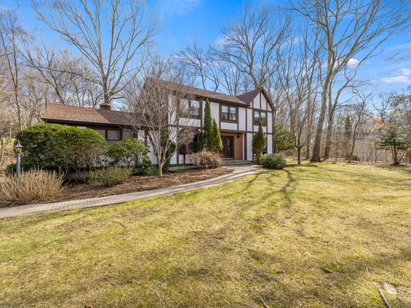 90 Bunker Hill Drive, Trumbull, CT 06611