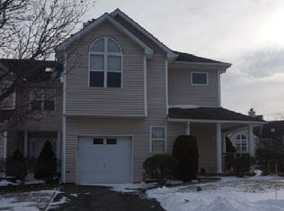 3002 Willow Pond Dr, Riverhead, NY 11901
