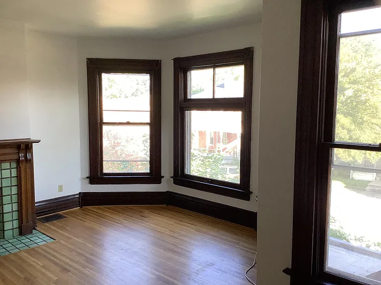 49 Clark Pl #UPSTAIRS — Photo 5