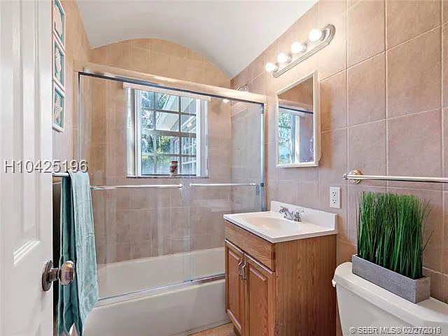 1404 Plunkett St — Photo 5