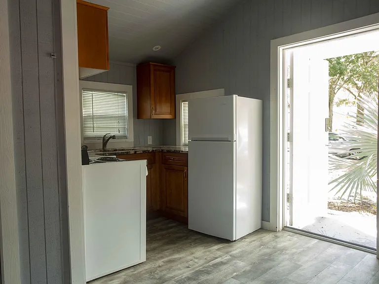 1000 10th Ave NW #2 — Photo 2