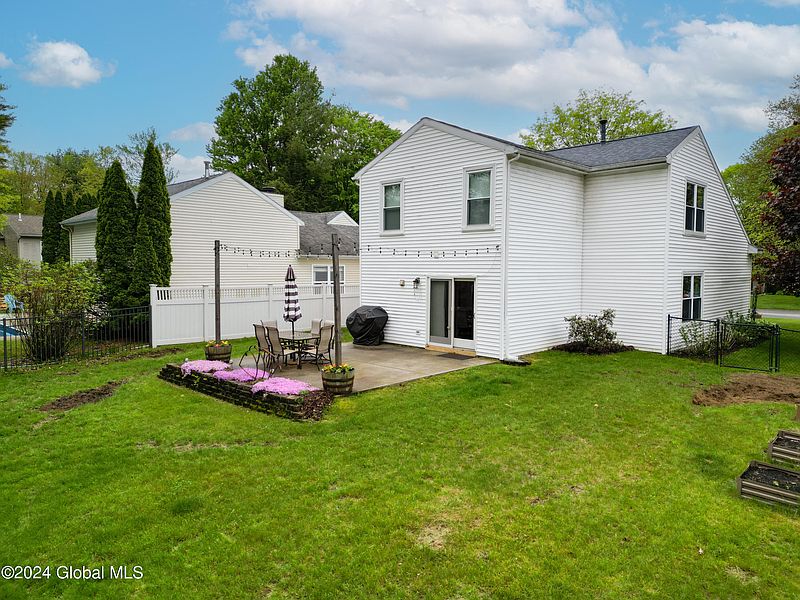 3rd image of 65 Skylark Drive
