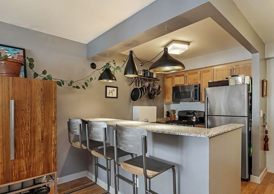 2nd image of 516 W 47th St APT N4e