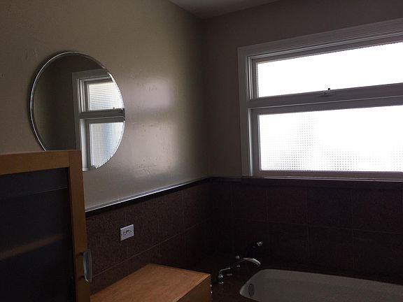 4th image of 131-133 Quincy Ave
