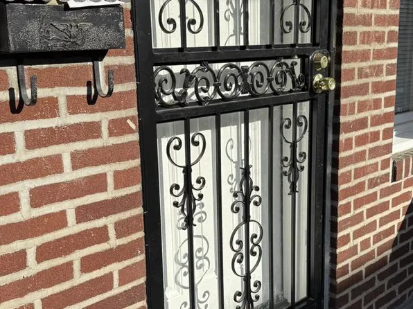 2123 Carver St, Philadelphia, PA 19124