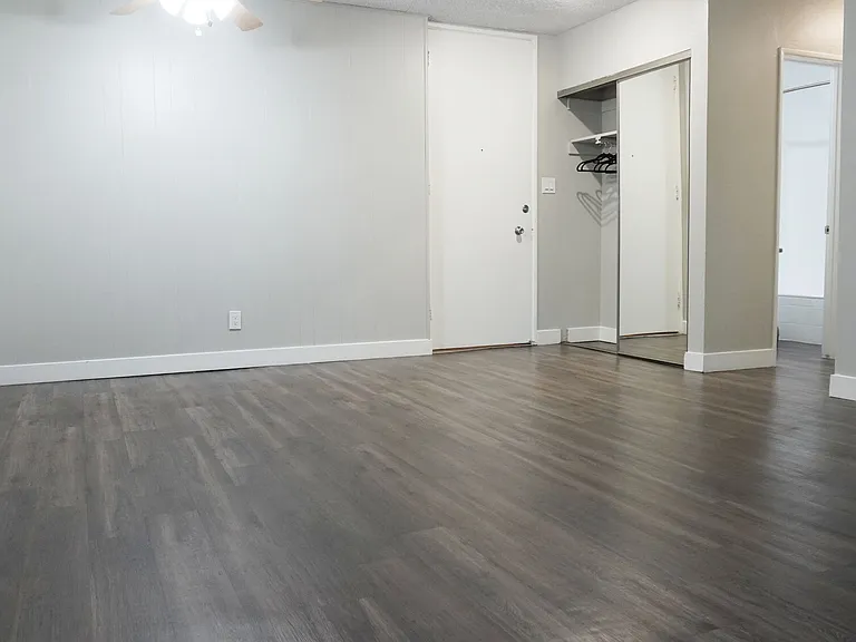 415 Gayley Ave — Photo 28