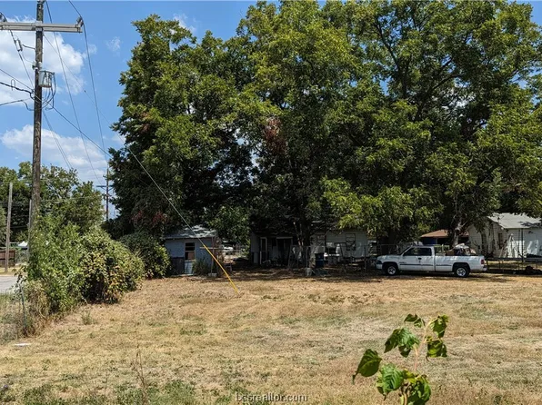 800 Malcolm St, Navasota, TX 77868