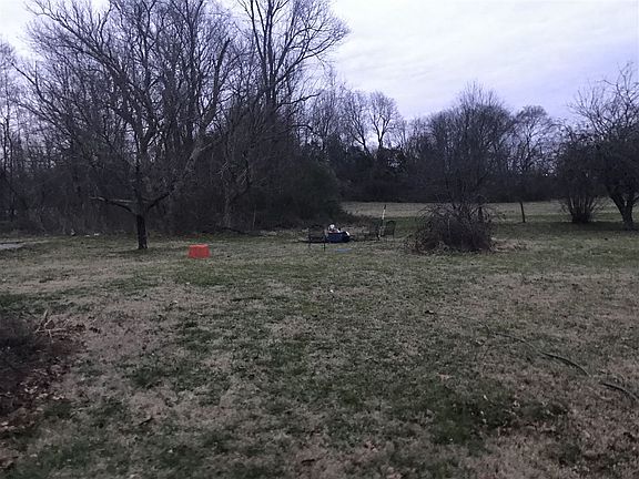 3rd image of 7686 N Dixie Hwy
