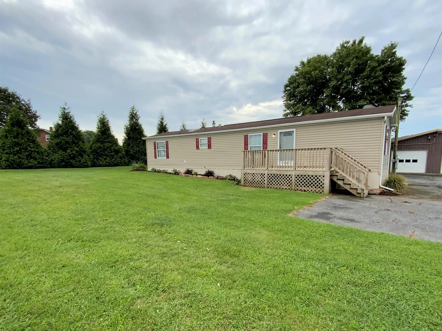 2 bed, 896 sqft, $1,350 — Photo 2