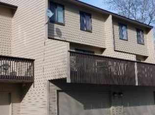 277 W Eagle Lake Dr, Maple Grove, MN 55369