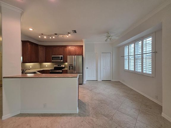 5th image of 4492 Golf Club Ln