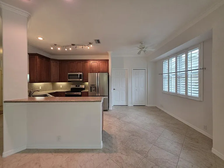 4492 Golf Club Ln — Photo 5