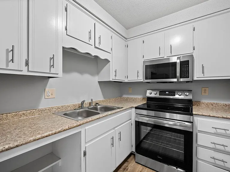 703 Power St — Photo 10