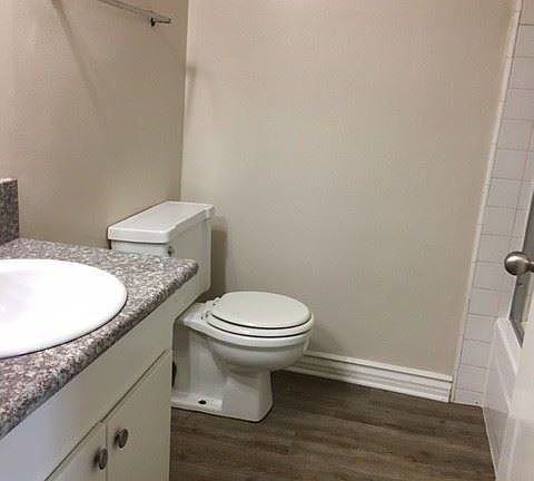 4th image of 555 N El Molino Ave APT 2