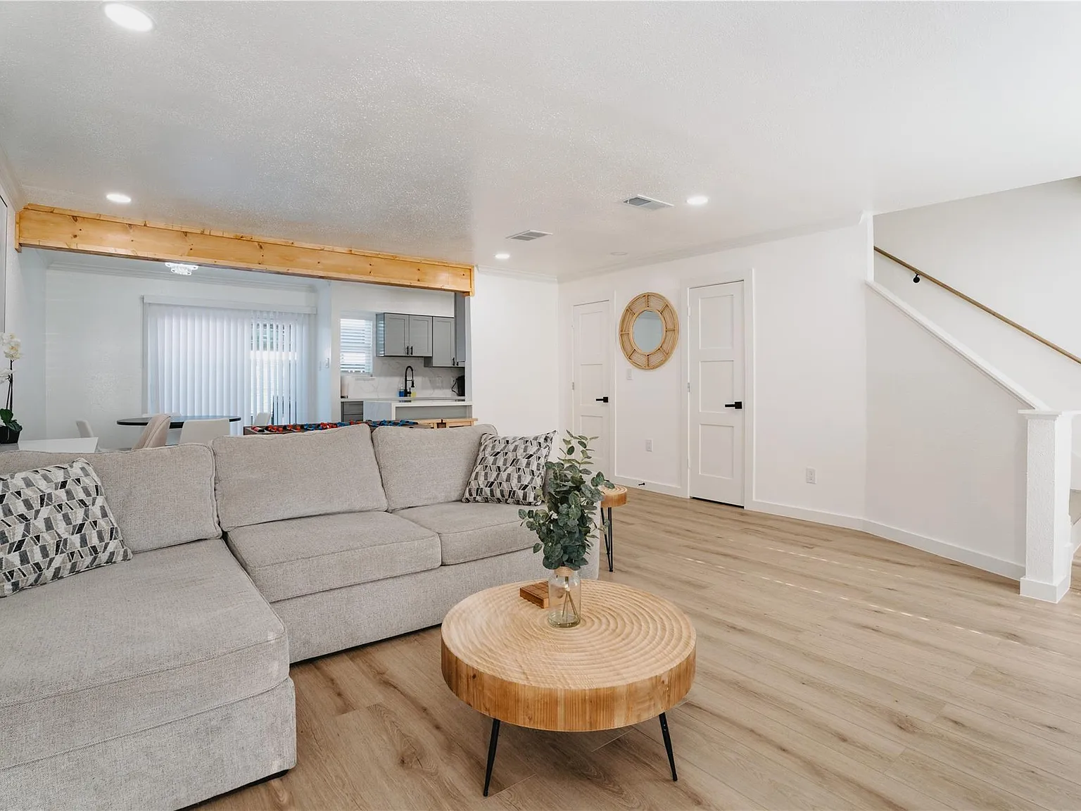 2 bed, 2.5 bath, 1218 sqft, $1,600 — Photo 4