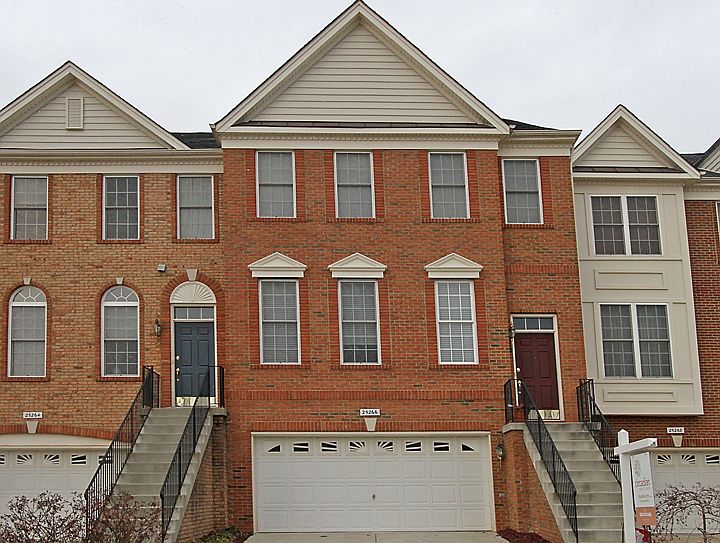 Front entrance & 2 car gar