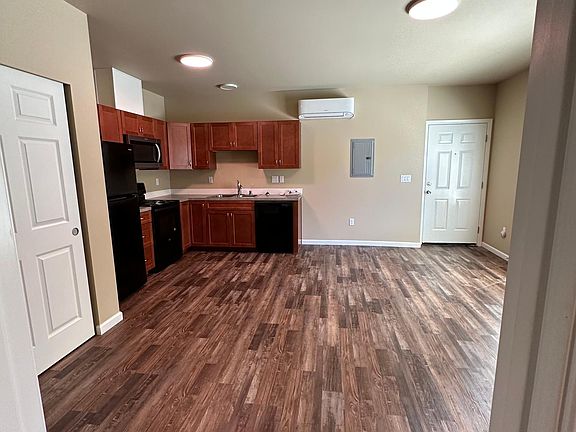 4th image of 686 Hansen St SE #B