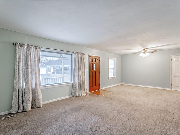 5th image of 400 Haney Dr
