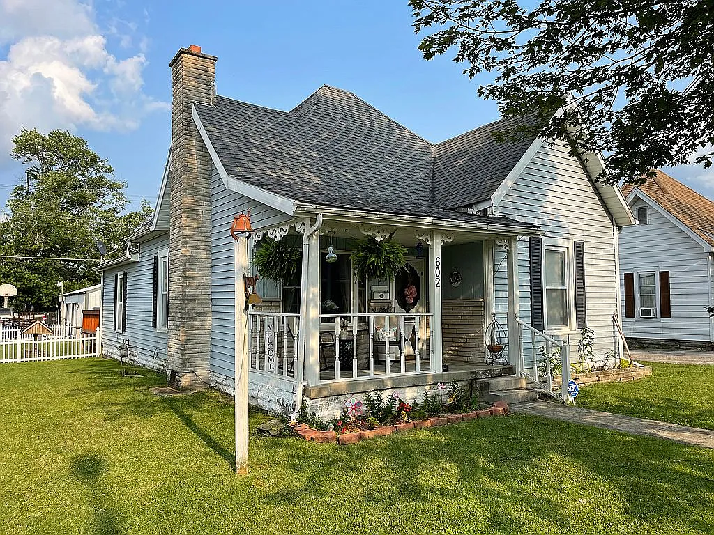 602 R St photo 1