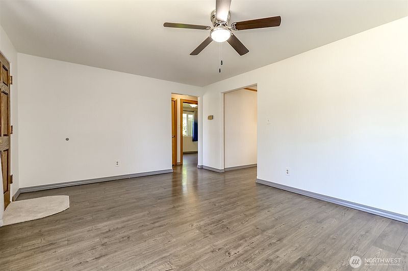 4th image of 16016 12th Avenue SW