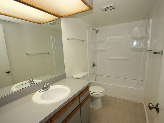 5th image of 215 Richardson Ave