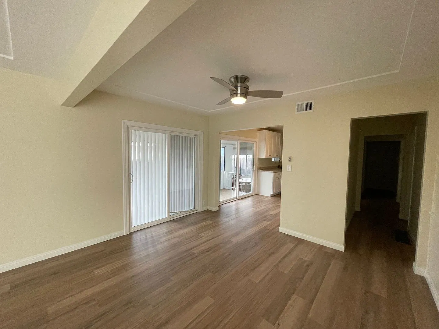 Large 5 bed 2 bath house — Photo 4