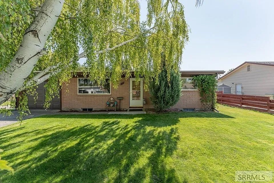 1st image of 328 Melrose Dr