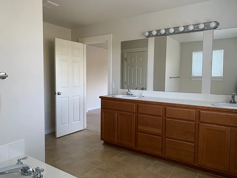 2018 NE 25th Pl — Photo 14