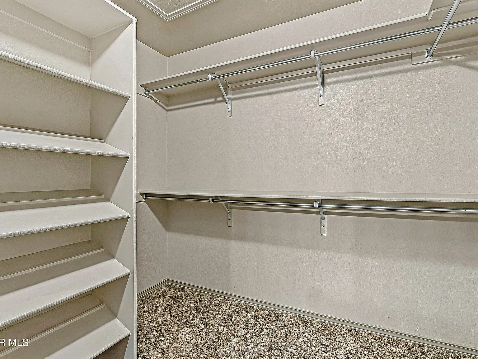 3 bed, 2.5 bath, 1715 sqft, $1,900 — Photo 4