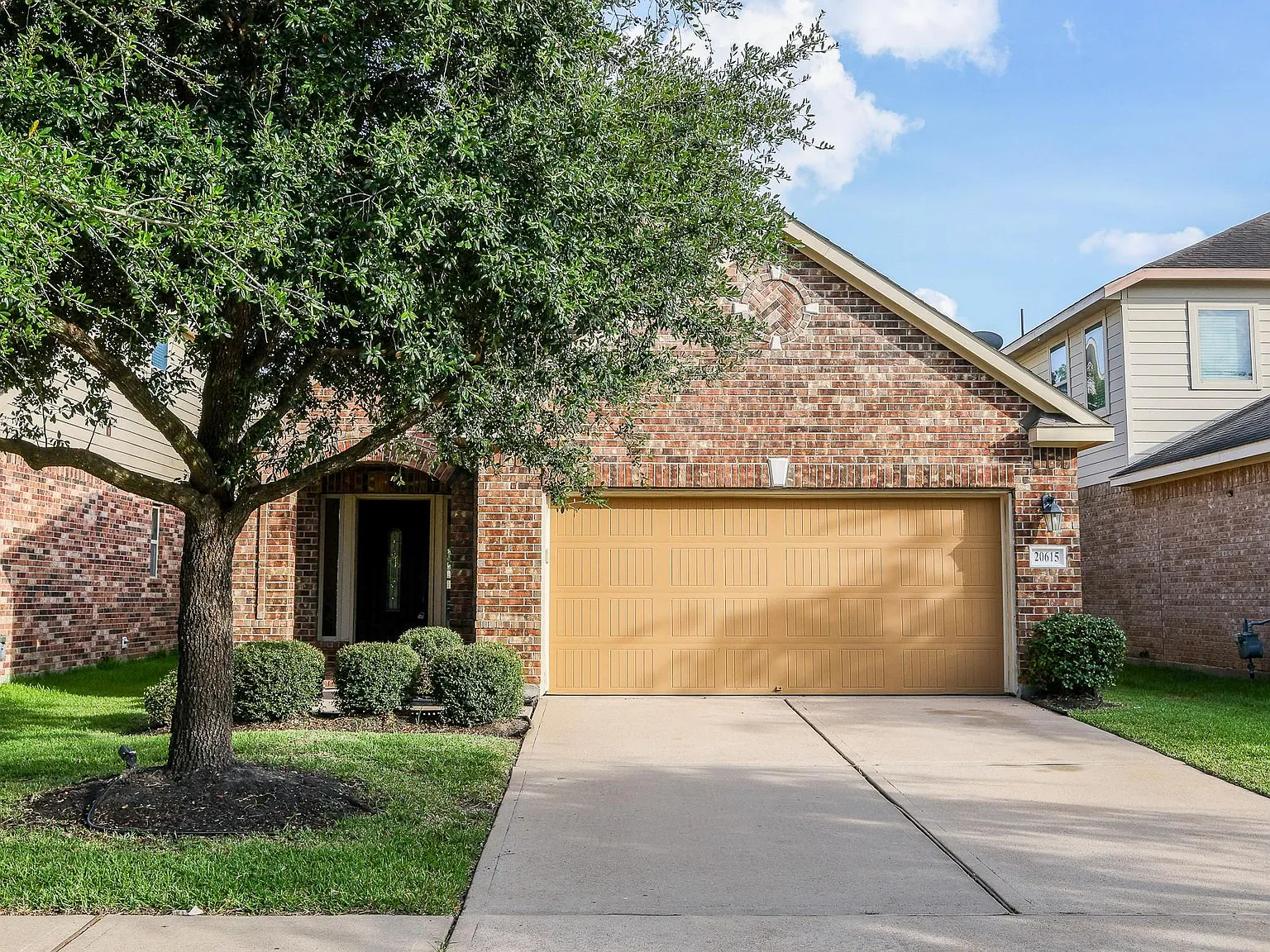 4 bed, 3.0 bath, 1897 sqft, $2,250 — Photo 2