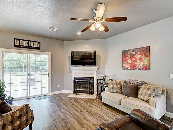 5th image of 15 Northwood Dr