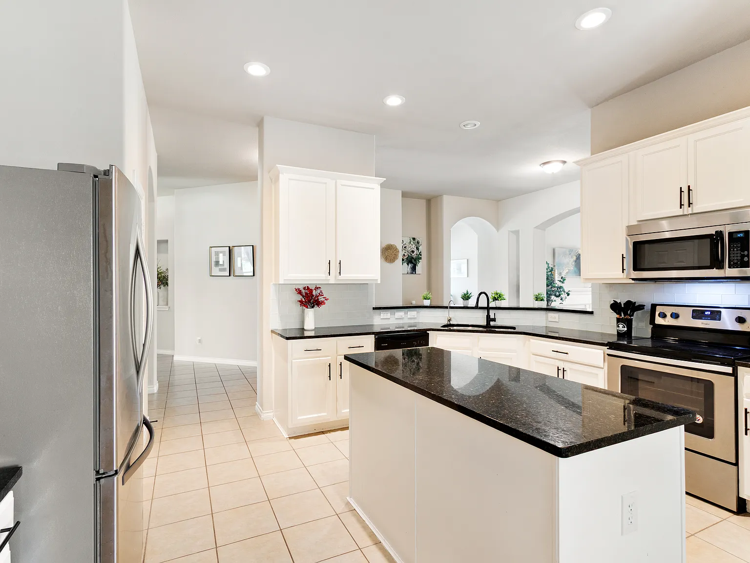 3 bed, 2375 sqft, $5,000 — Photo 3