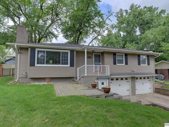2216 S 110th St, Omaha, NE 68144