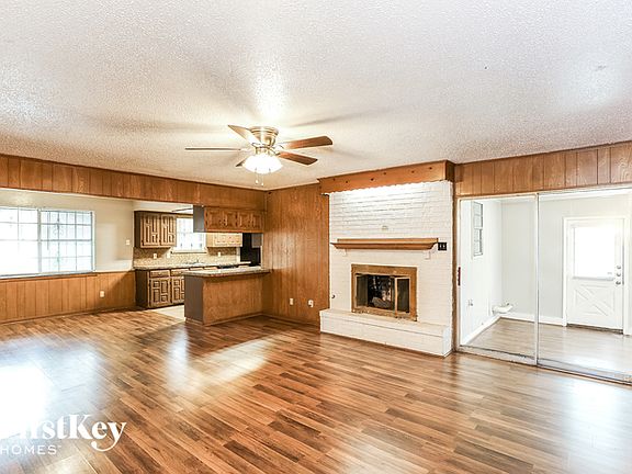 3rd image of 302 N Polk St