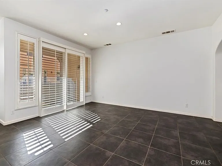4433 Owens St — Photo 11