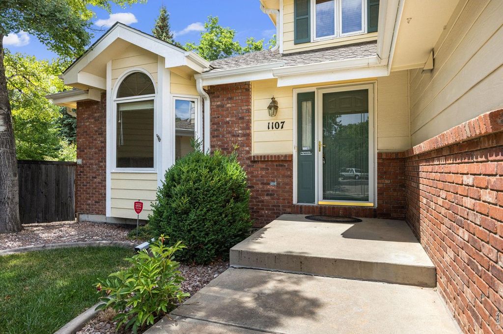 1107 Live Oak Ct