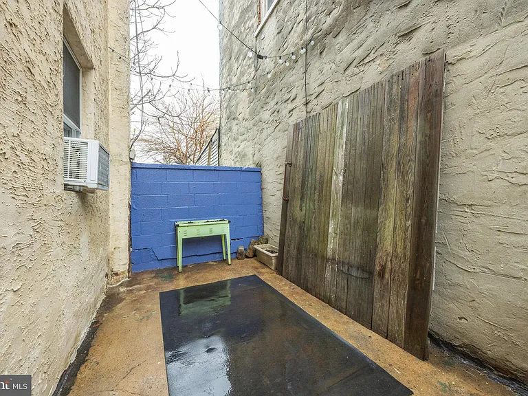 2100 E Dauphin St — Photo 29