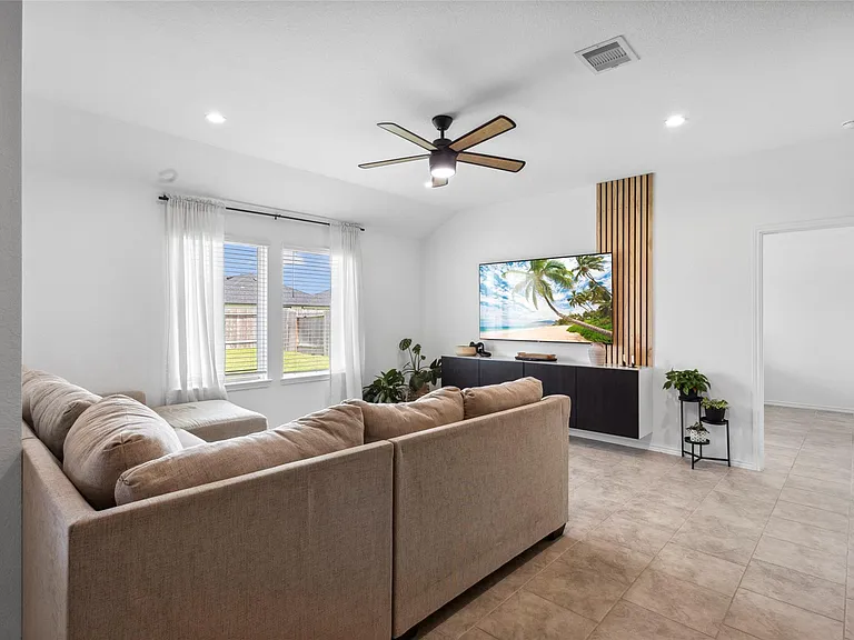 7510 Carson Ct — Photo 3