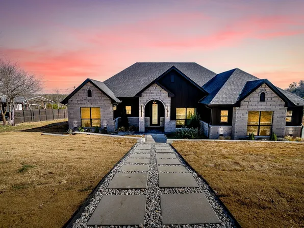 208 N Mountain Rdg, Cresson, TX 76035