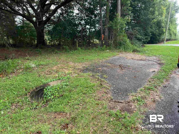 9 County Road 48, Robertsdale, AL 36567