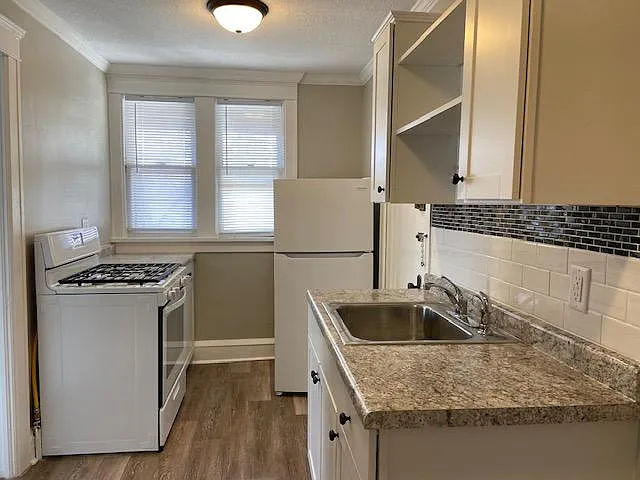 325 W Washington Ave — Photo 5