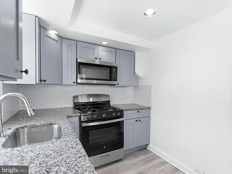 1831 E Clementine St — Photo 12
