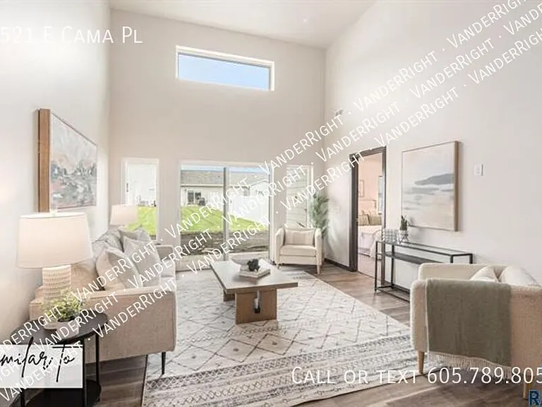2521 E Cama Pl — Photo 2